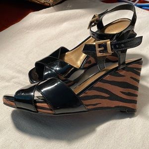 Dana Buchman Black Patent Leather Open Toe 3.5 Heels. size9